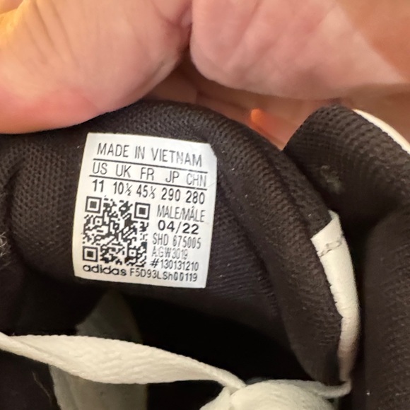 NEW - Adidas Hoops 3.0 MID - White/Black Men’s size 11 - with box - Basketball - Picture 2 of 14